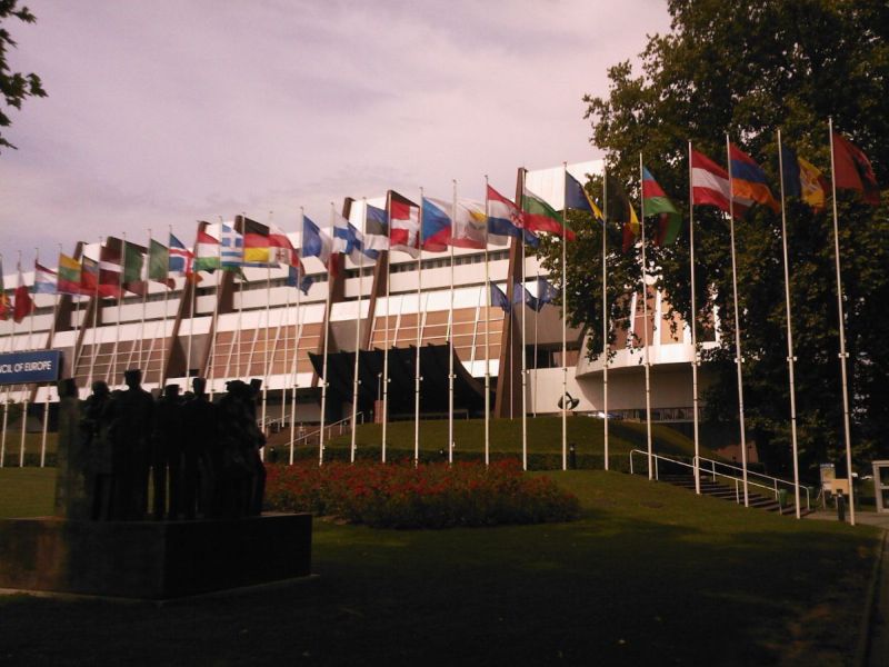 Strasbourg - Rada Evropy-vlajka členských zemí.jpg